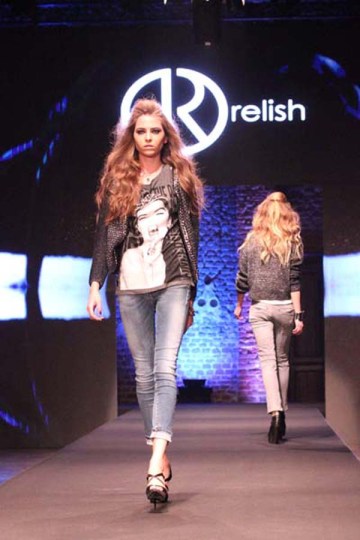2-fashion-sisters-milano-fashion-show